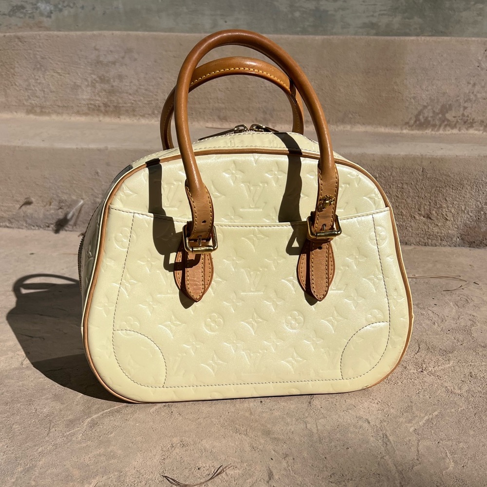 Louis Vuitton ‘Summit Drive Monogram Vernis’ handbag in Perle Buttercream
